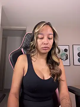 DianaHopson online show from October 14, 2025, 10:05 am