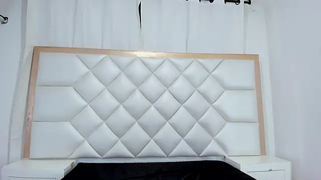 Snapshot of Shanelle__ chatting on October 29, 2025, 1:32 pm Shanelle online show from October 29, 2025, 1:32 pm