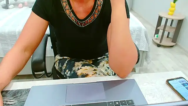 EveLove33 online show from May 30, 2026, 4:45 pm