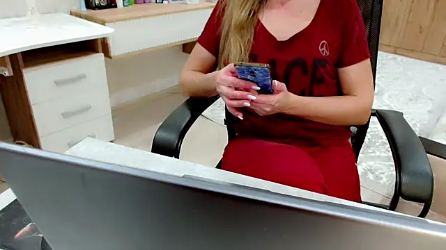 EveLove33 online show from October 17, 2025, 5:26 pm