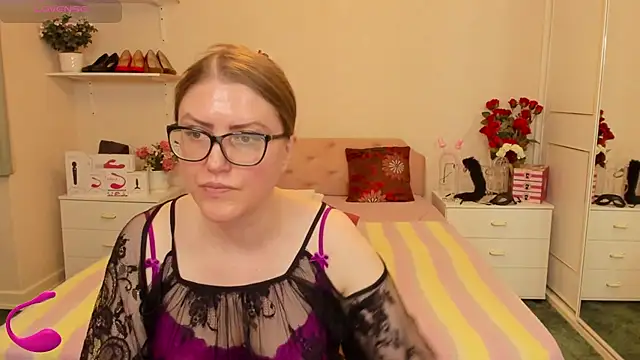 Snapshot of AmandamurX chatting on June 24, 2026, 1:32 pm AmandamurX online show from June 24, 2026, 1:32 pm