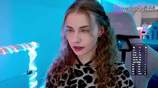 Snapshot of Vikki_Cheese chatting on November 10, 2025, 8:03 pm Vikki Cheese online show from November 10, 2025, 8:03 pm