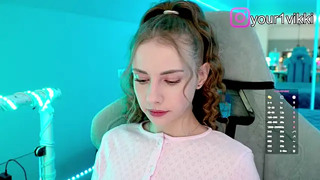 Snapshot of Vikki_Cheese chatting on November 11, 2025, 10:15 pm Vikki Cheese online show from November 11, 2025, 10:15 pm