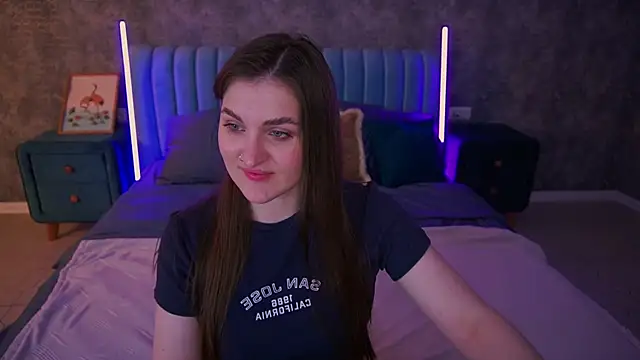 EmmyCharmm online show from April 5, 2026, 5:36 am