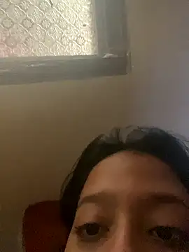 Snapshot of laila044 chatting on October 23, 2025, 1:32 pm laila044 online show from October 23, 2025, 1:32 pm