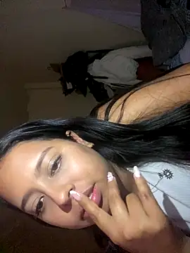 Snapshot of laila044 chatting on October 24, 2025, 6:07 pm laila044 online show from October 24, 2025, 6:07 pm