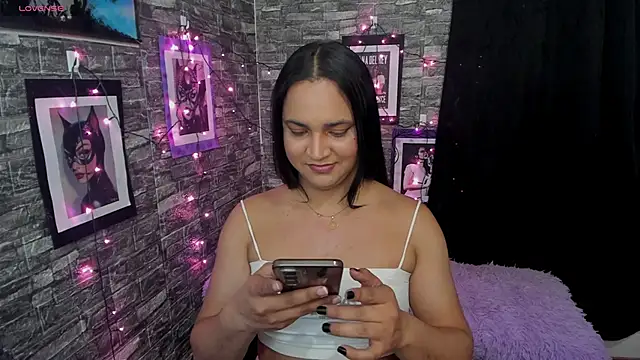 Snapshot of Andrys_ chatting on November 19, 2025, 11:38 pm Andrys online show from November 19, 2025, 11:38 pm