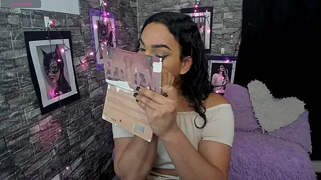 Snapshot of Andrys_ chatting on November 24, 2025, 10:54 pm Andrys online show from November 24, 2025, 10:54 pm