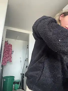 Ameellie online show from December 21, 2025, 4:08 pm