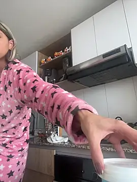 Ameellie online show from December 3, 2025, 4:17 pm