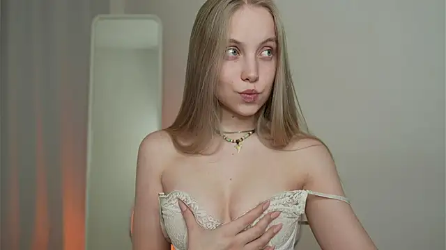 Snapshot of _Appr0ved_ chatting on February 13, 2025, 7:21 pm Appr0ved online show from February 13, 2025, 7:21 pm