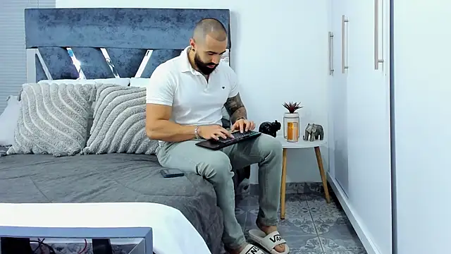 Zack Froone online show from December 1, 2025, 12:28 pm