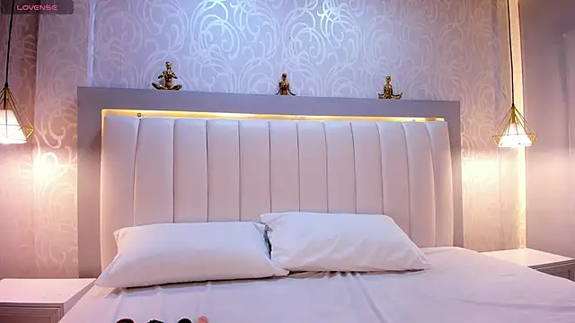 SaraRiley online show from September 25, 2025, 7:53 pm