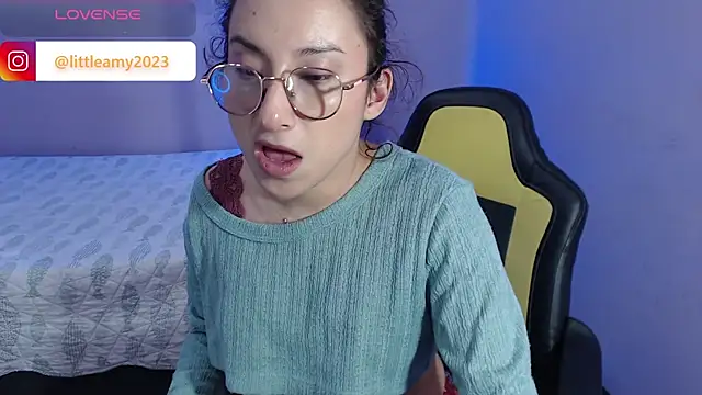 Snapshot of little__amy_ chatting on February 4, 2025, 9:10 pm little amy online show from February 4, 2025, 9:10 pm