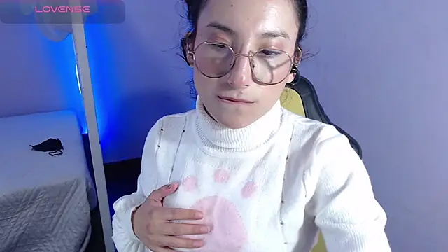 Snapshot of little__amy_ chatting on March 21, 2025, 6:38 am little amy online show from March 21, 2025, 6:38 am