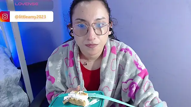 Snapshot of little__amy_ chatting on February 7, 2025, 10:52 pm little amy online show from February 7, 2025, 10:52 pm