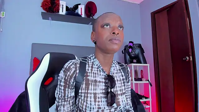 Coco Kiss online show from November 24, 2025, 7:03 pm