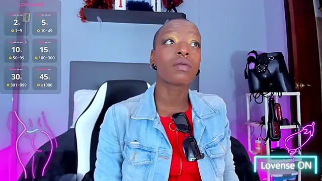 Snapshot of Coco_Kiss chatting on September 11, 2025, 7:14 pm Coco Kiss online show from September 11, 2025, 7:14 pm