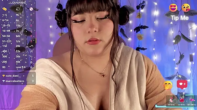 Snapshot of limoncito_blossom chatting on October 10, 2025, 9:43 am limoncito blossom online show from October 10, 2025, 9:43 am