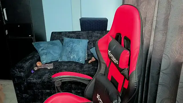 charlotee lovee69 online show from November 27, 2025, 8:31 pm