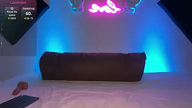 bunnyslovers online show from October 29, 2025, 8:57 am