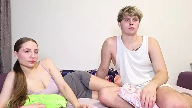 Emily and Ilumi online show from October 11, 2025, 12:06 pm