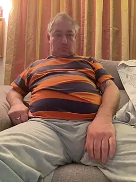 Snapshot of Russirayu chatting on February 15, 2026, 11:36 pm Russirayu online show from February 15, 2026, 11:36 pm