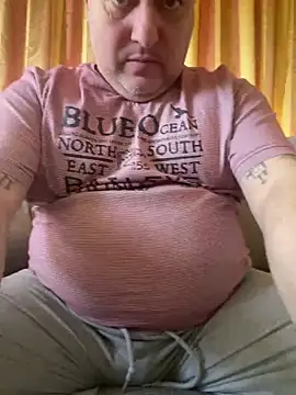 Snapshot of Russirayu chatting on February 23, 2026, 12:28 pm Russirayu online show from February 23, 2026, 12:28 pm