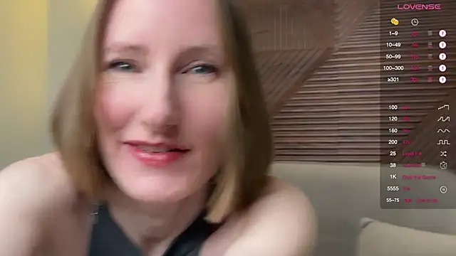 Snapshot of MonikaBos chatting on February 3, 2026, 10:26 pm MonikaBos online show from February 3, 2026, 10:26 pm