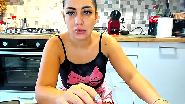 EveEvian online show from October 7, 2025, 10:38 am