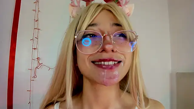 Snapshot of Cloe_Leee chatting on February 28, 2025, 4:54 am Cloe Leee online show from February 28, 2025, 4:54 am