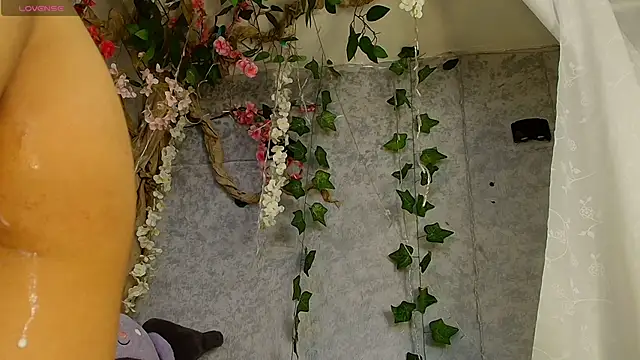 Snapshot of Cloe_Leee chatting on November 26, 2025, 6:24 am Cloe Leee online show from November 26, 2025, 6:24 am