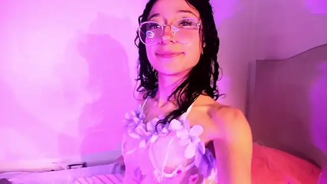 Snapshot of Cloe_Leee chatting on March 19, 2025, 4:57 am Cloe Leee online show from March 19, 2025, 4:57 am