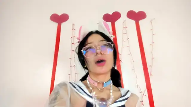 Snapshot of Cloe_Leee chatting on February 27, 2025, 4:46 am Cloe Leee online show from February 27, 2025, 4:46 am