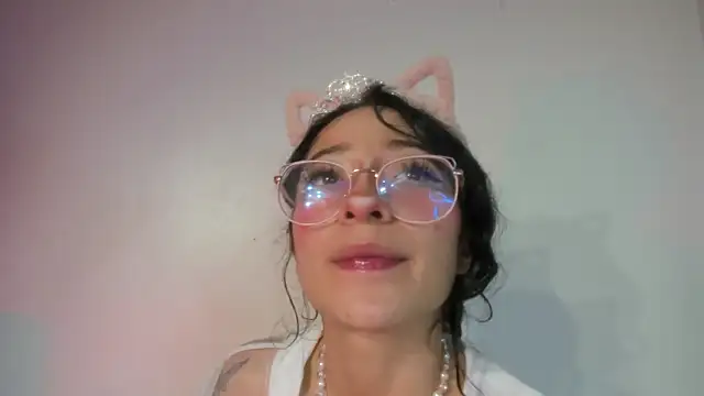 Snapshot of Cloe_Leee chatting on March 8, 2025, 8:33 am Cloe Leee online show from March 8, 2025, 8:33 am