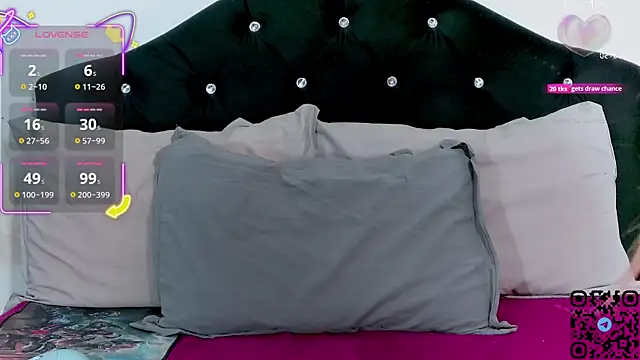 Snapshot of nonawhitemm chatting on November 17, 2025, 12:14 am nonawhitemm online show from November 17, 2025, 12:14 am