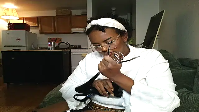 SiminFox online show from November 27, 2025, 4:02 am