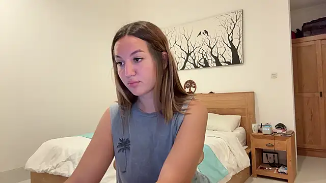 Nelly Fischer online show from November 19, 2025, 1:33 pm