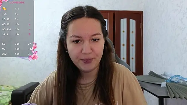 Nelly Fischer online show from April 25, 2026, 2:03 pm