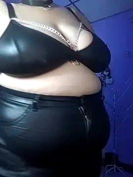 EllisW8 online show from November 18, 2025, 12:41 pm