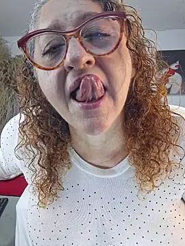 evelin hott online show from February 9, 2026, 3:04 am