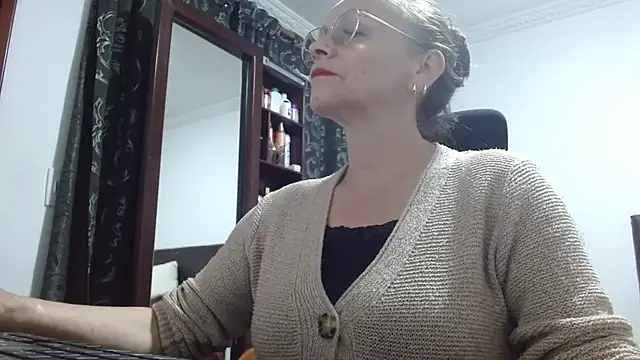 asleycavta online show from November 25, 2025, 2:45 am