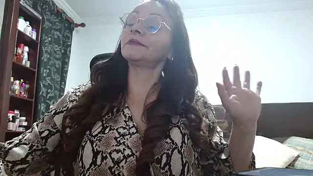 asleycavta online show from October 25, 2025, 10:32 pm