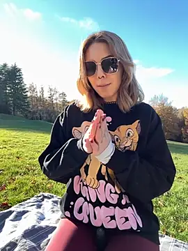 Snapshot of Mia_Railey chatting on November 3, 2025, 1:58 pm Mia Railey online show from November 3, 2025, 1:58 pm