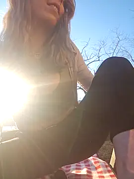 Snapshot of Mia_Railey chatting on February 14, 2025, 3:47 pm Mia Railey online show from February 14, 2025, 3:47 pm