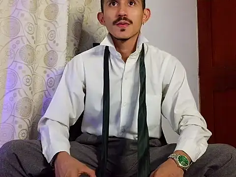 HomeAloneK online show from May 4, 2026, 7:28 pm