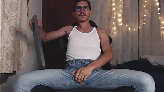 HomeAloneK online show from September 29, 2025, 8:25 pm