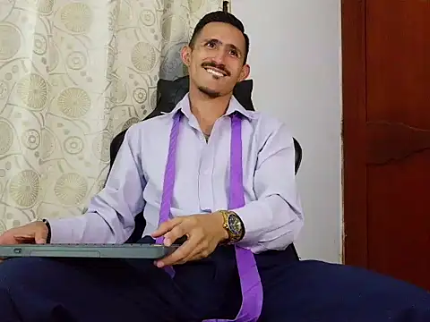 HomeAloneK online show from April 28, 2026, 7:40 pm