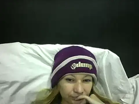 Snapshot of Paulita_x3 chatting on April 21, 2026, 11:17 am Paulita x3 online show from April 21, 2026, 11:17 am