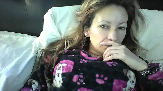 Snapshot of Paulita_x3 chatting on March 22, 2025, 11:32 am Paulita x3 online show from March 22, 2025, 11:32 am